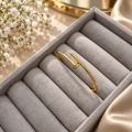 دستبند میخ کارتیه طلایی  Cartier-9932-L