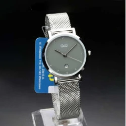 ساعت کیو کیو زنانه بند حصیری نقره ای صفحه طوسی QQ-4559-L