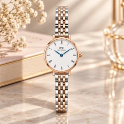 ساعت DW زنانه دورنگ رزگلد ایندکس یونانی صفحه سفید DW-11497-L